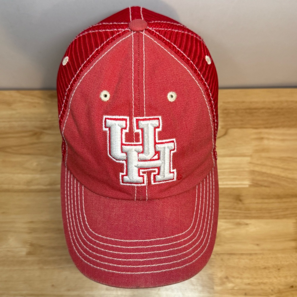 U of H Cougars Red Top of the World Locker Room Edition Mesh Adjust Baseball Cap